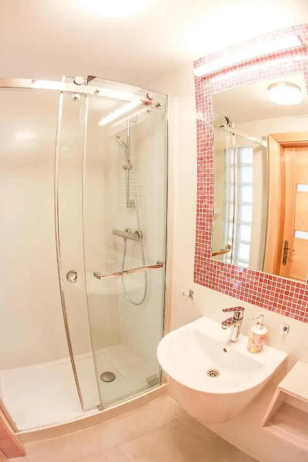 Sky&Light Apartments كراكوفيا 0*,  بولندا